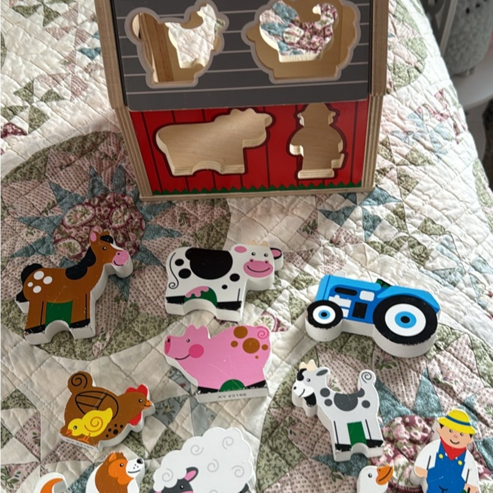 Melissa &Doug take along sorting barn